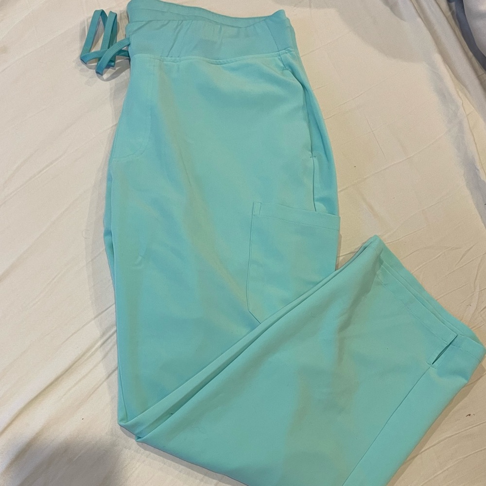Mandala scrubs - sea foam green